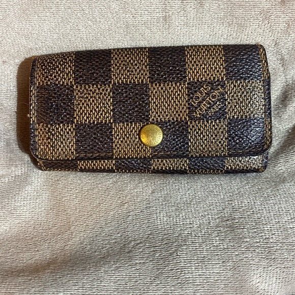 Louis Vuitton Accessories - Louis Vuitton Damier Ebene key pouch